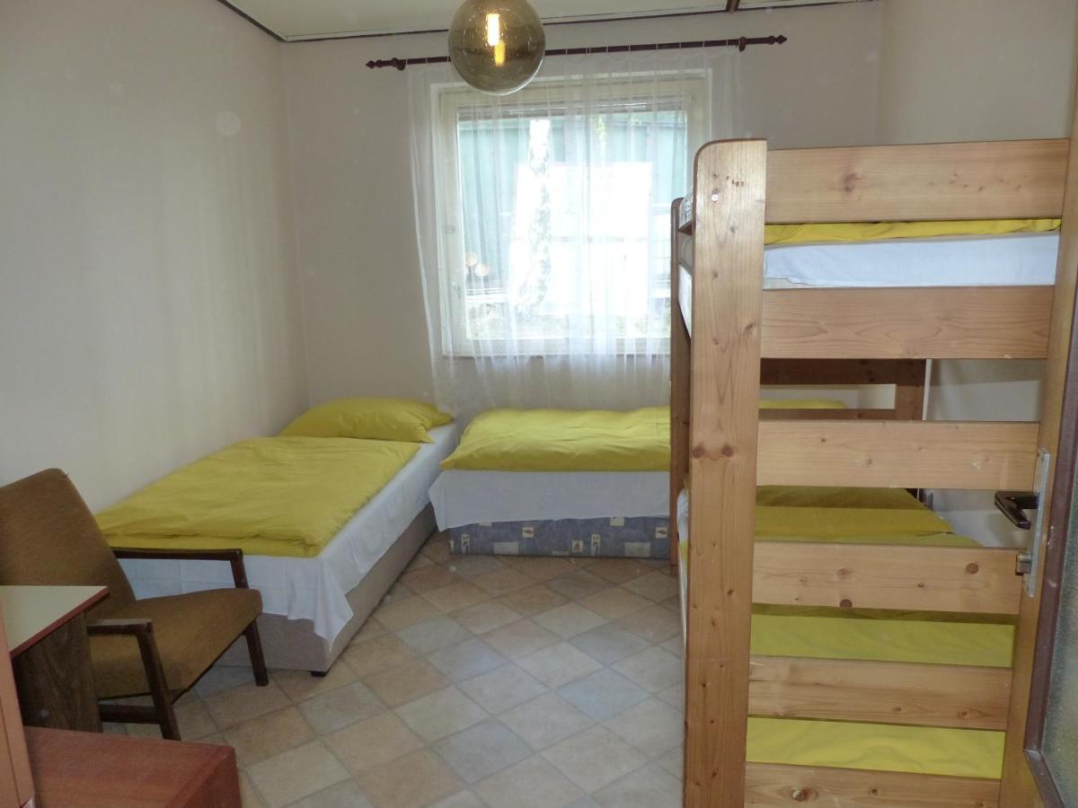 Hotel Sk Delfin Jesenice Cheb Esterno foto